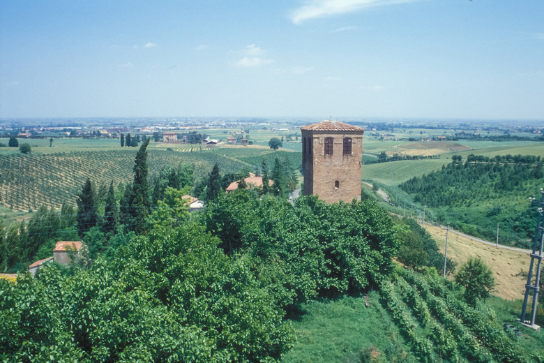 la Torre di San Pietro di Ozzano, simbolo del Comune